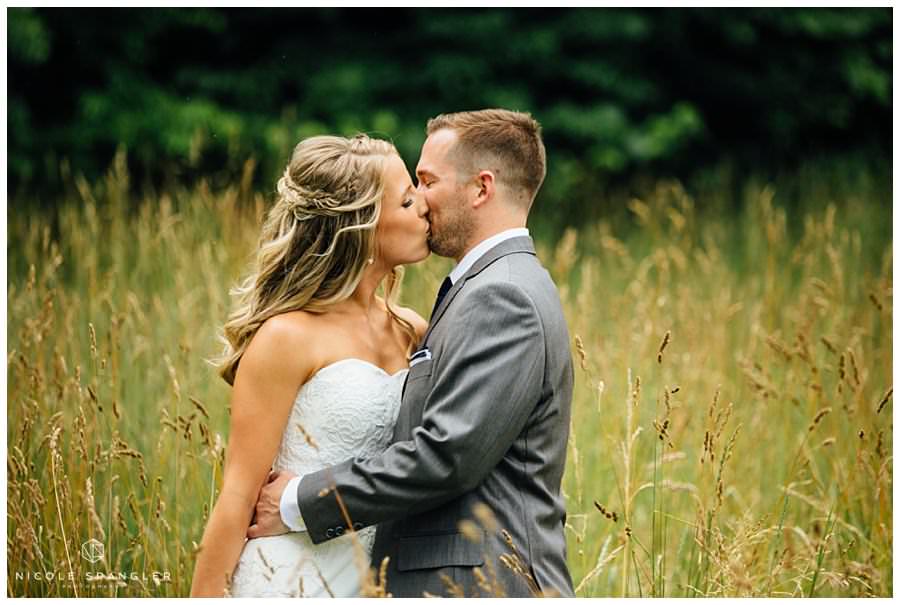 hidden-meadow-barn-wisconsin-wedding-photography
