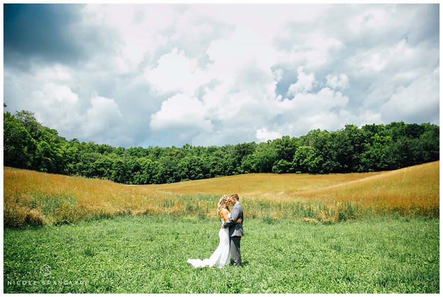 hidden-meadow-barn-wisconsin-wedding-photography